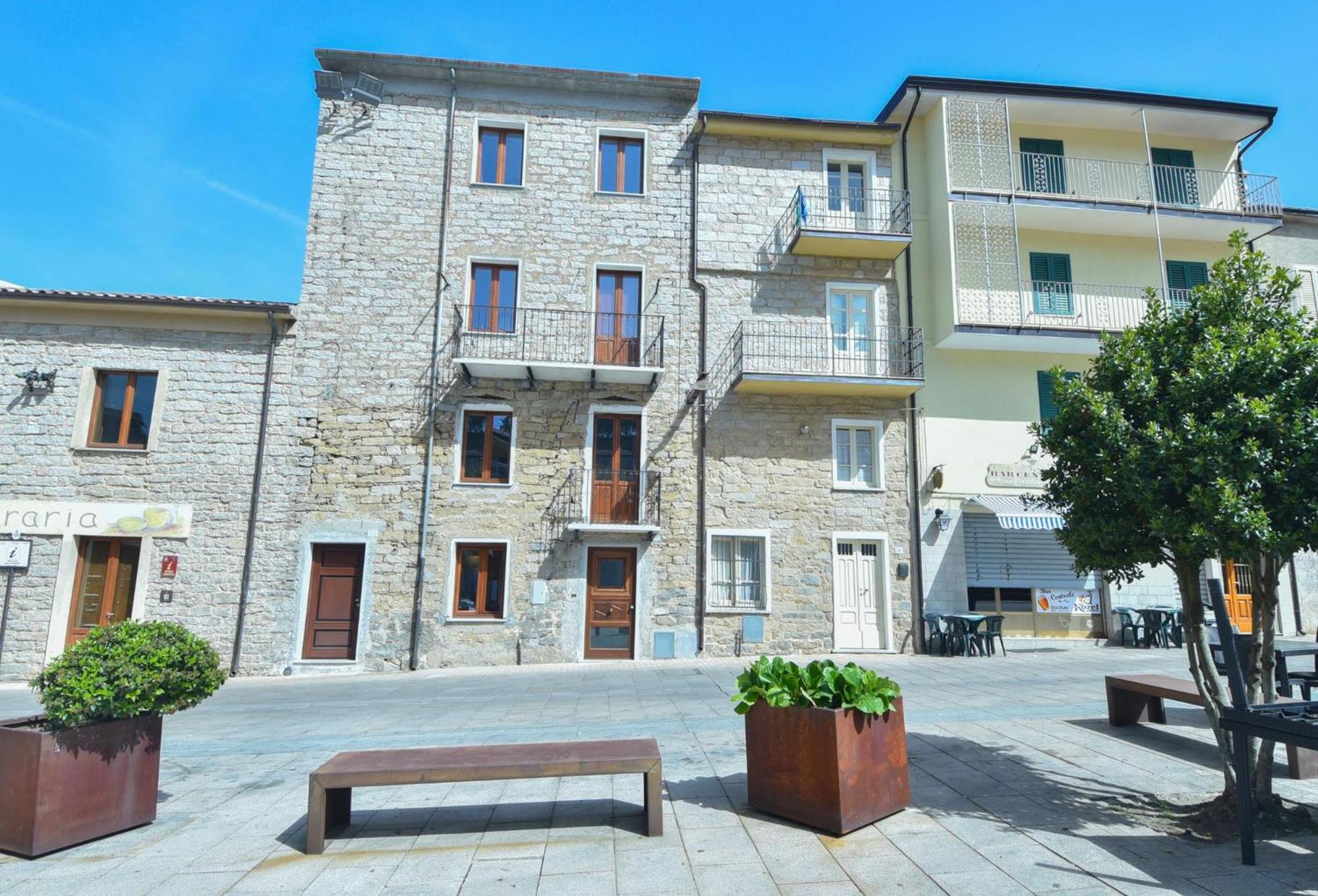 La Plaza Otel Ollolai Dış mekan fotoğraf